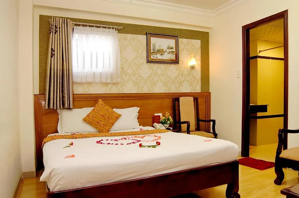 Galaxy Hotel - Ngan Ha Nha Trang 3*,