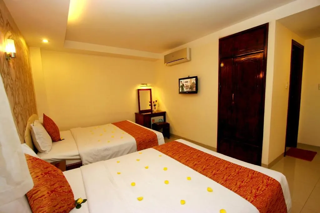 Galaxy Hotel - Ngan Ha Nha Trang 3*,